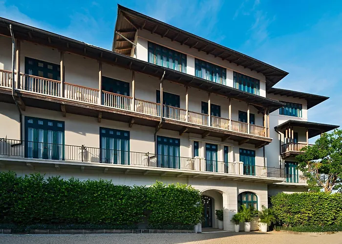 Hotel Santarena At Catalinas 4*